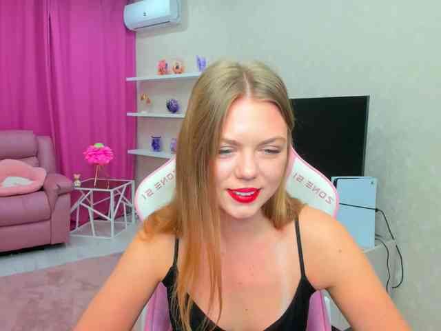 Strawberrye Live Webcam on BongaCams