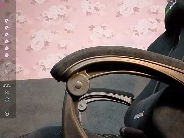 linadevine's BongaCams show and profile