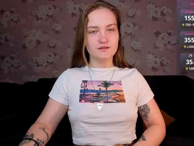 linadevine Live Webcam on BongaCams