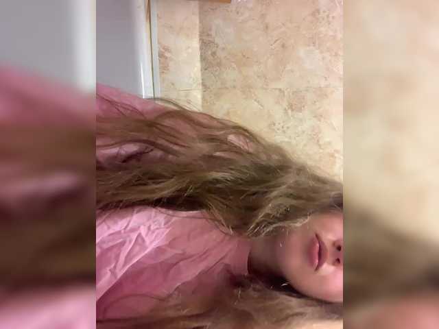 видео kisssssesmee