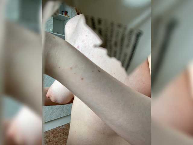 kisssssesmee's BongaCams show and profile