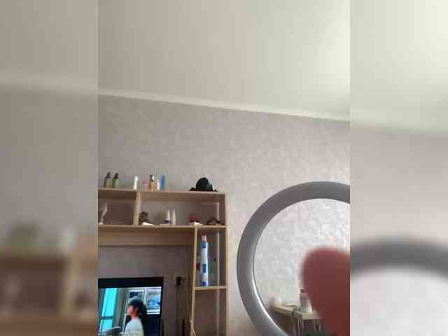 yana_top_queen webcam