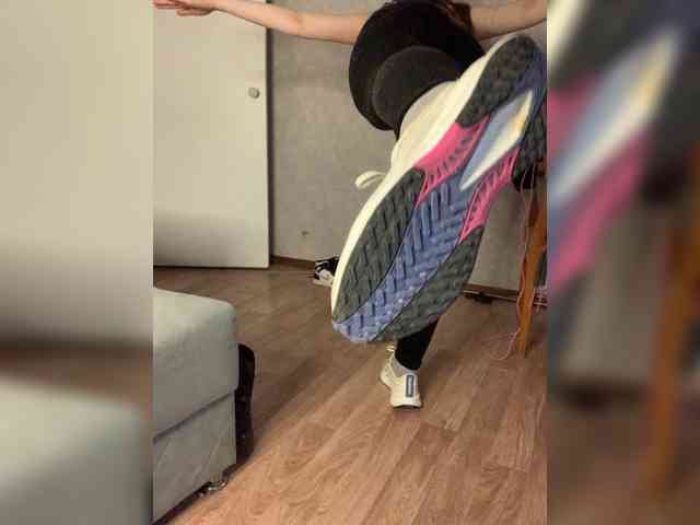 yana_top_queen webcam