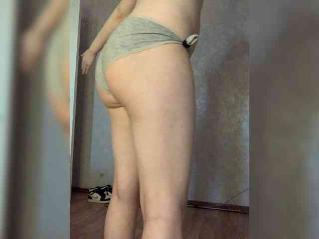 yana_top_queen webcam