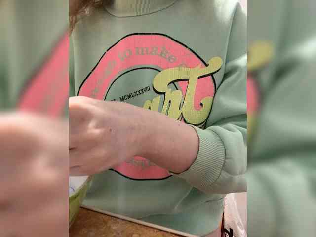 yana_top_queen webcam