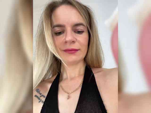Mystique_Rose webcam