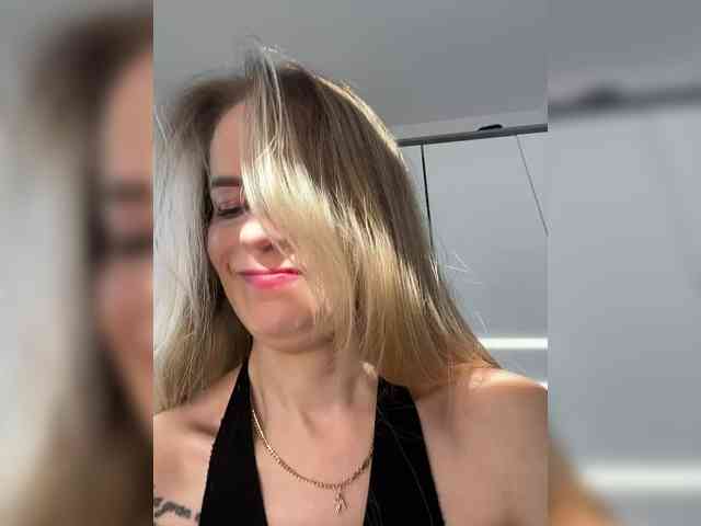 Mystique_Rose webcam