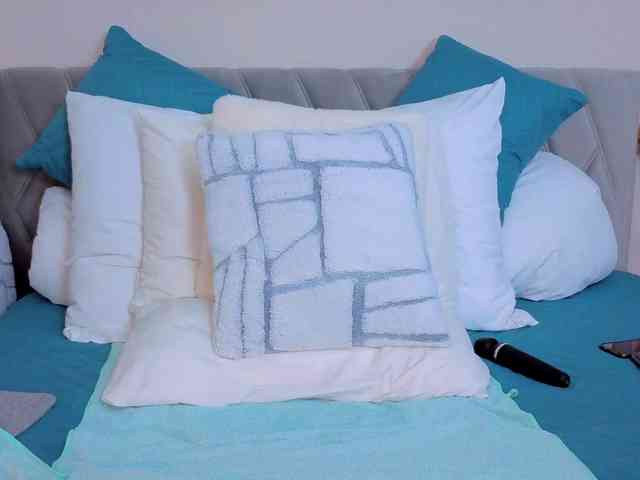 aurora-wow Live Webcam on BongaCams