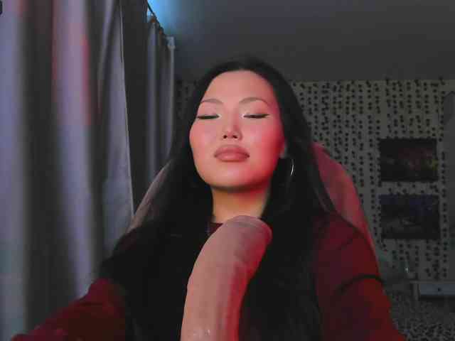 yvetteop Live Webcam on BongaCams