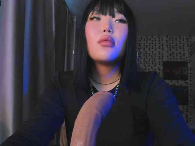 yvetteop Live Webcam on BongaCams