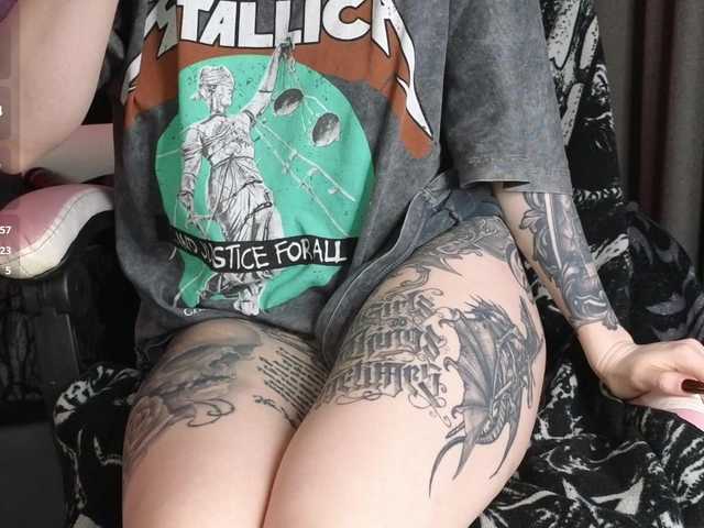 Devilsbride's BongaCams show and profile