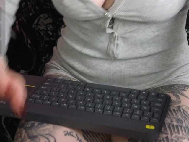 Devilsbride's BongaCams show and profile