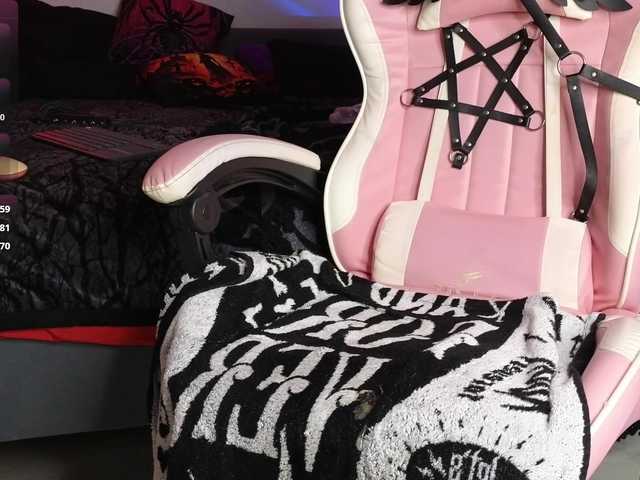 Devilsbride's BongaCams show and profile