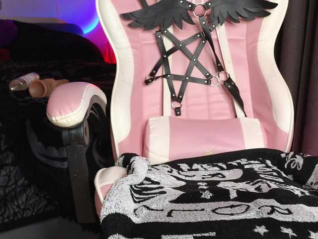 Devilsbride's BongaCams show and profile