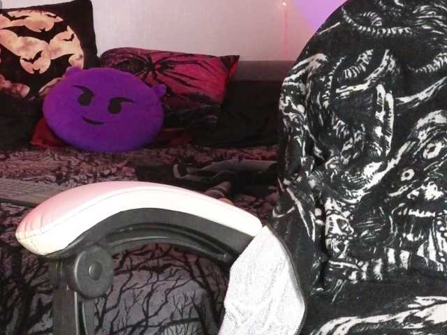 Devilsbride's BongaCams show and profile