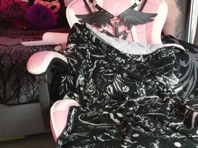 Devilsbride's BongaCams show and profile