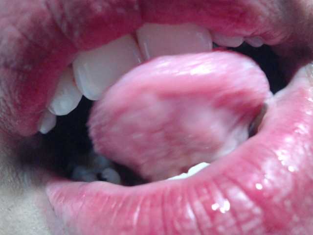 Pocahontas17's BongaCams show and profile