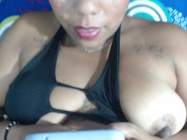 Pocahontas17's BongaCams show and profile