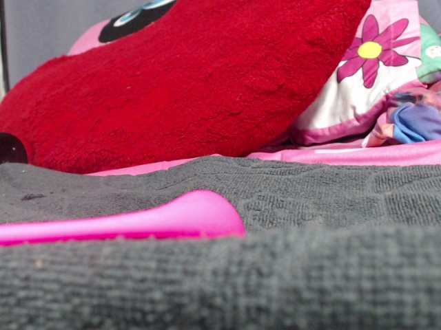 Pocahontas17's BongaCams show and profile