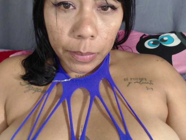 Pocahontas17's BongaCams show and profile