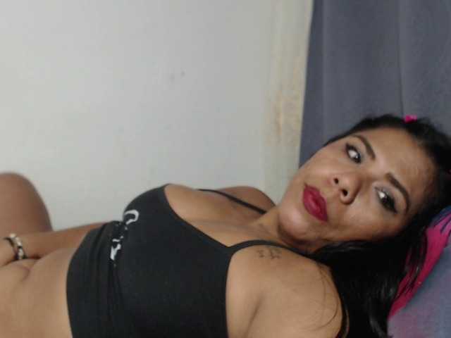 Pocahontas17's BongaCams show and profile