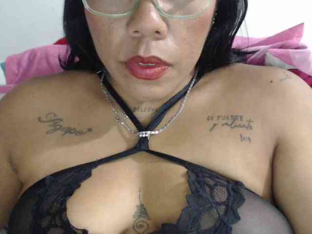 Pocahontas17 Live Webcam on BongaCams