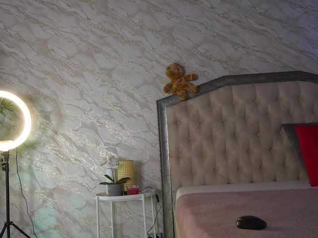 KatelynSparks's BongaCams show and profile