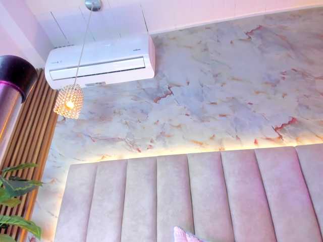 le modèle DoyeonDae est en webcam porno dans un show sur le site bongacams, il possède les tags suivants: Latino/Hispanic,Brunette,Trimmed