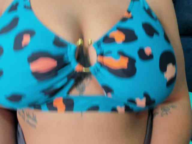 Pretty-BigBoobs webcam