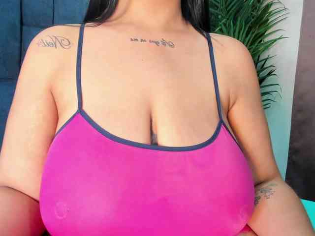 Pretty-BigBoobs webcam