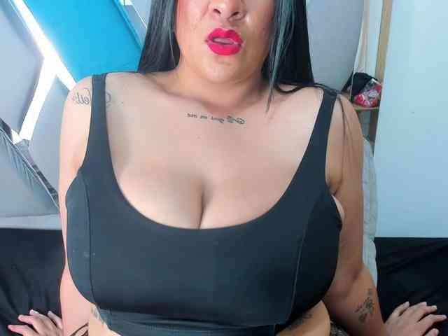 Pretty-BigBoobs webcam