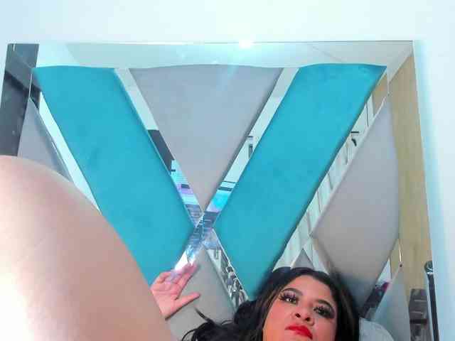 Pretty-BigBoobs webcam