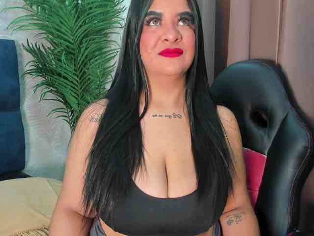 Pretty-BigBoobs webcam