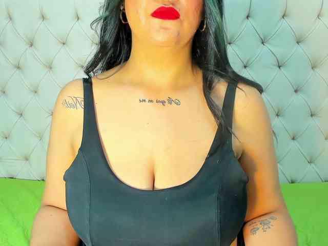 Pretty-BigBoobs webcam
