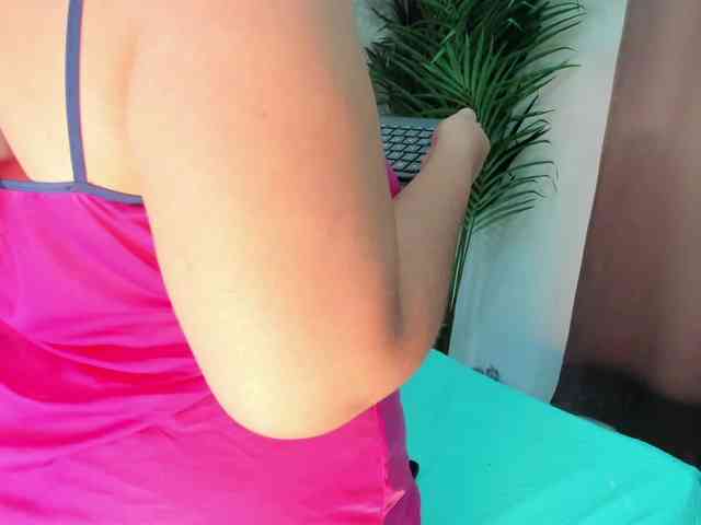 Pretty-BigBoobs webcam