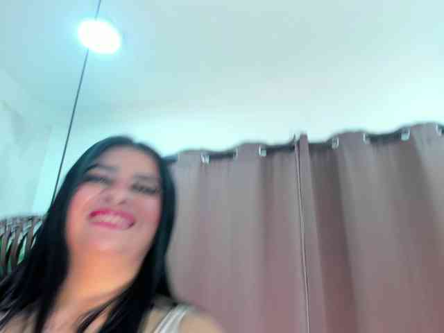 Pretty-BigBoobs webcam