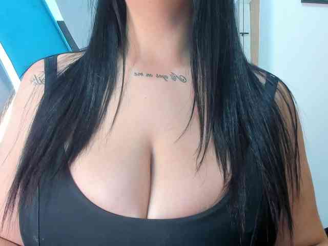 Pretty-BigBoobs webcam