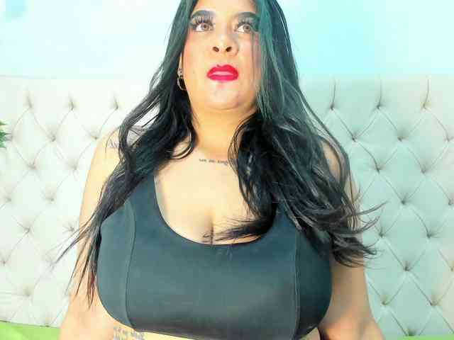 Pretty-BigBoobs webcam