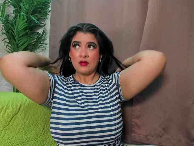 Pretty-BigBoobs webcam