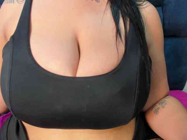 Pretty-BigBoobs webcam