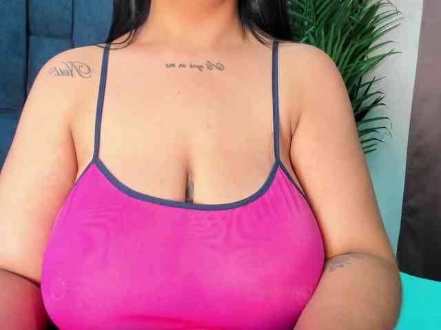 Pretty-BigBoobs webcam