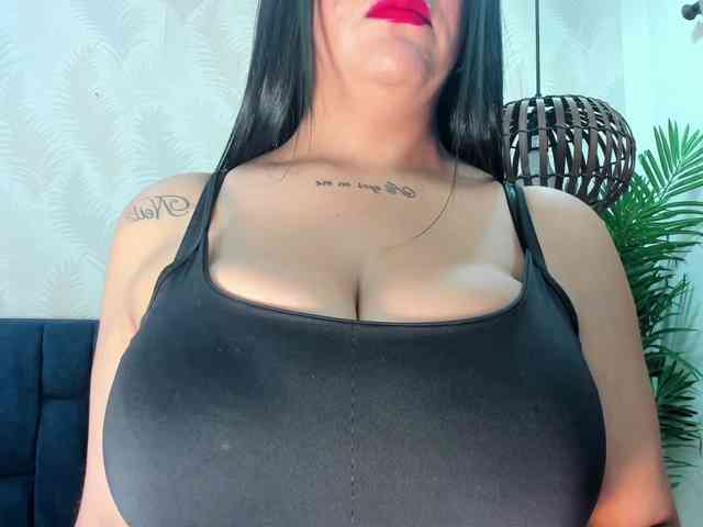 Pretty-BigBoobs webcam