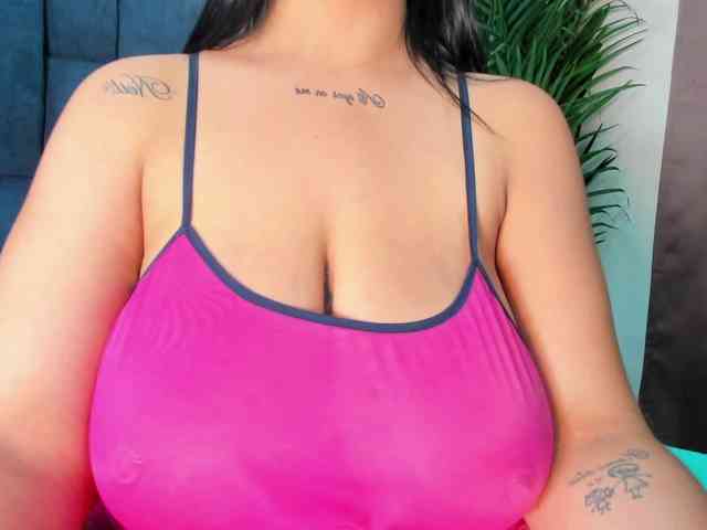 Pretty-BigBoobs webcam