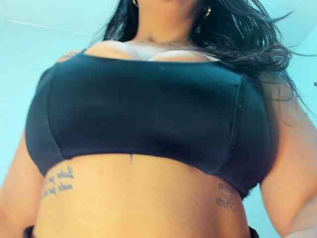 Pretty-BigBoobs webcam