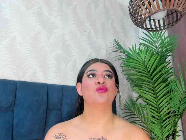 Pretty-BigBoobs webcam