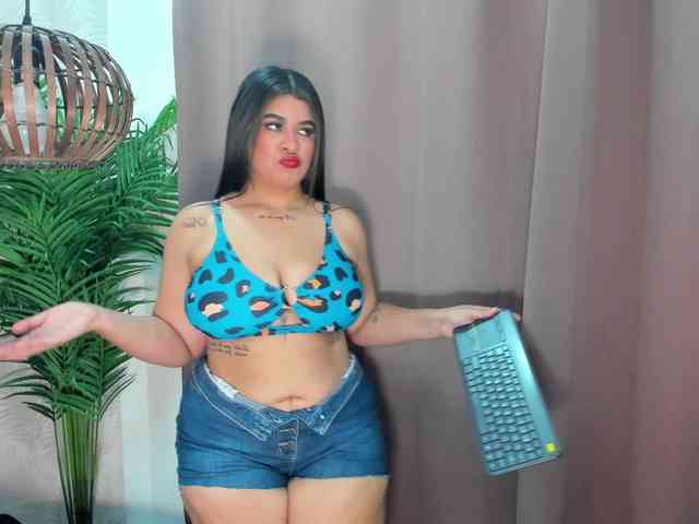 Pretty-BigBoobs webcam