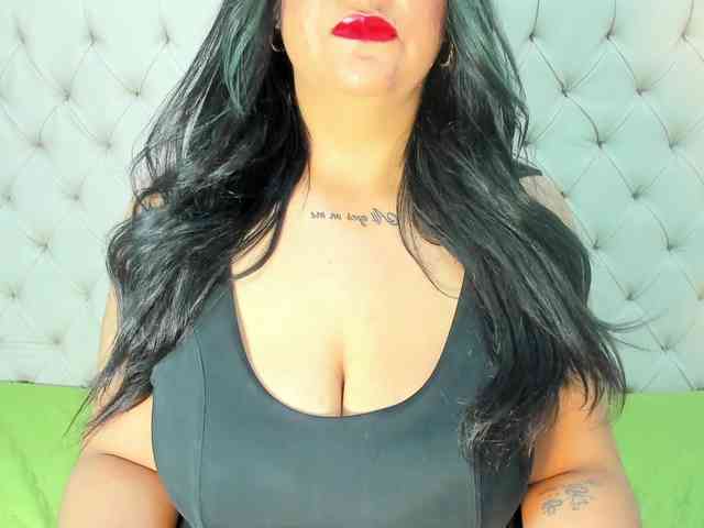 Pretty-BigBoobs webcam