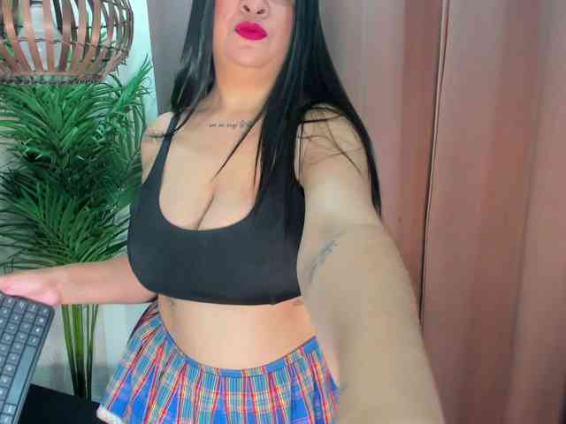 Pretty-BigBoobs webcam