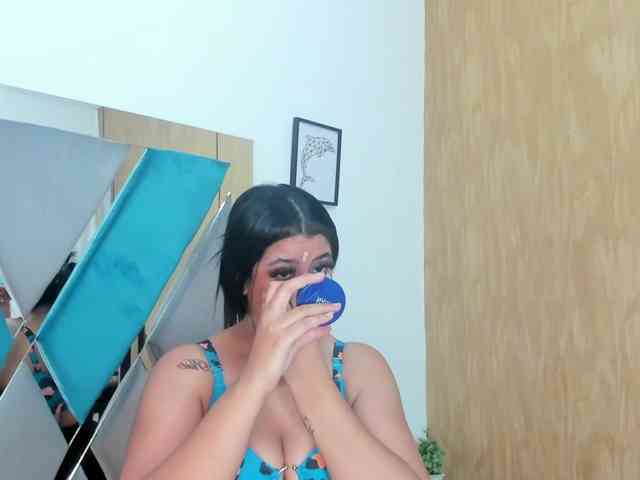 Pretty-BigBoobs webcam