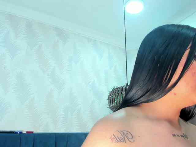 Pretty-BigBoobs webcam
